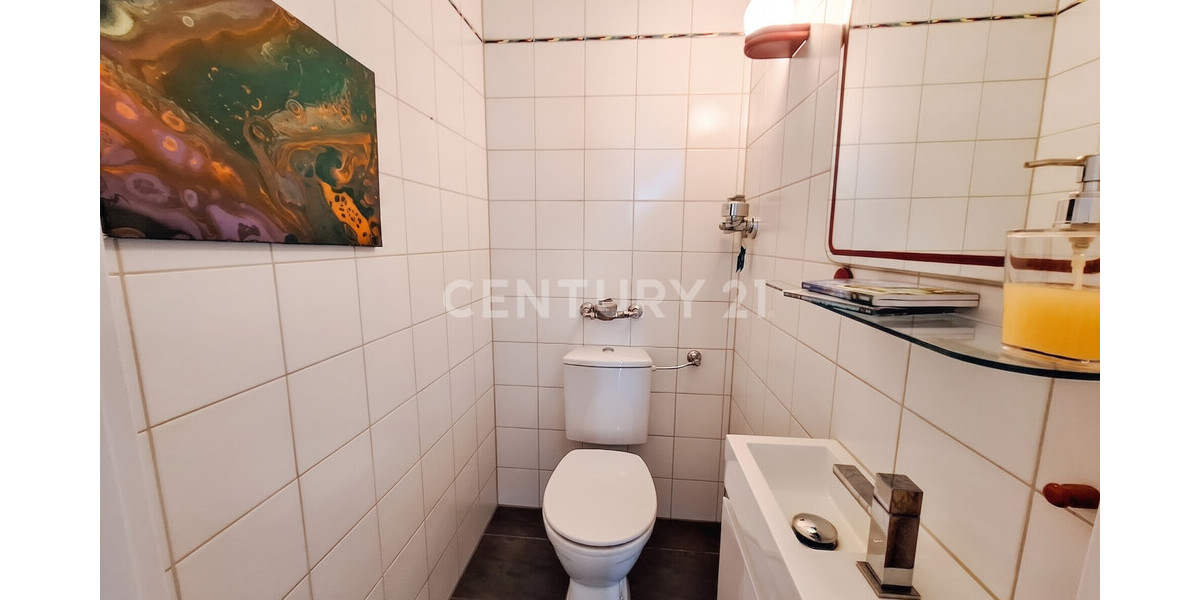 separates WC