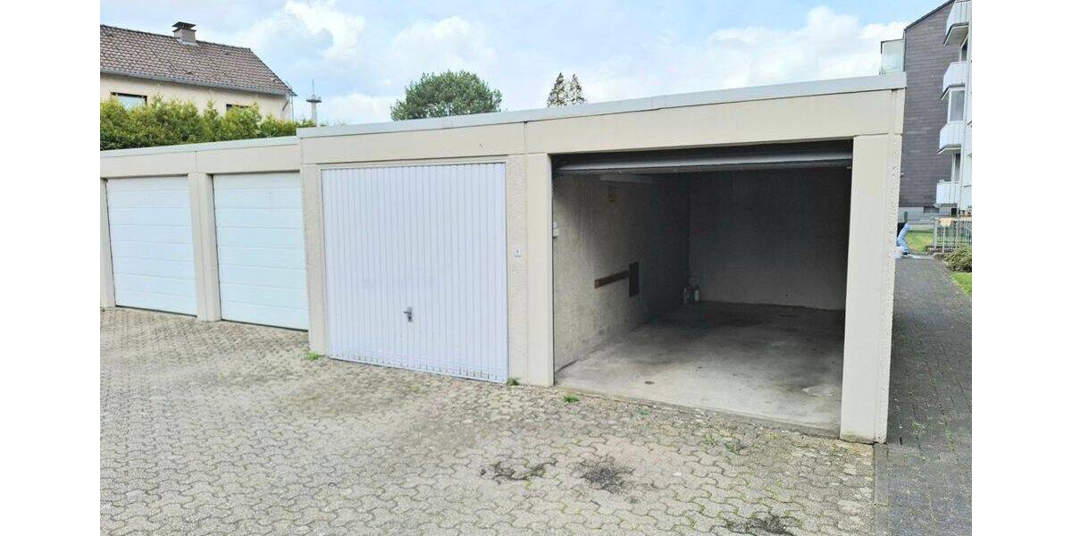 Garage mit elekt. Sektionaltor